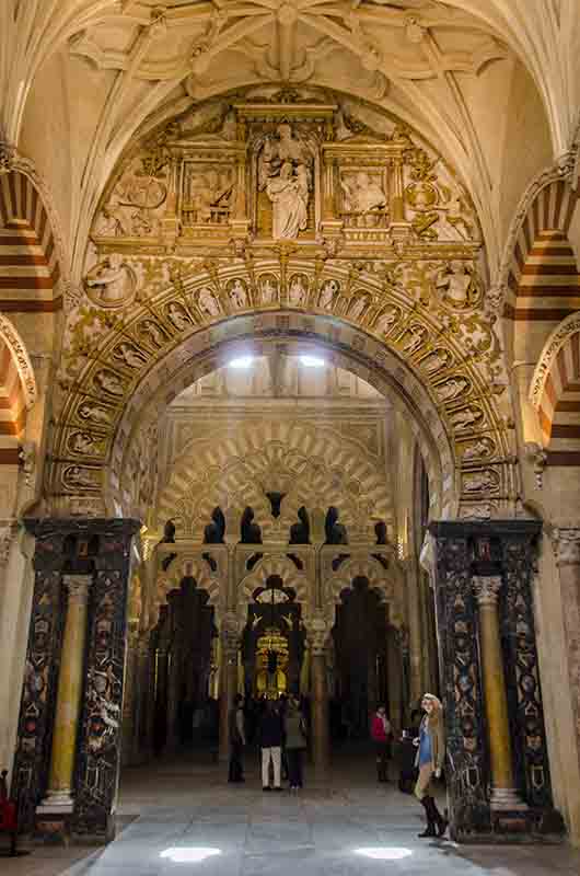 Córdoba 063 - Mezquita Catedral - interior.jpg